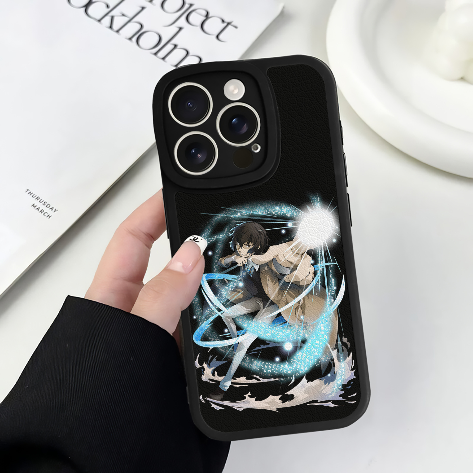 （画像用） 文豪ストレイドッグス Bungo Stray Dogs 【iPhone 16シリーズ対応】シリコンスマホケース（レザー調） 材質：シリコン